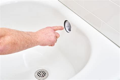 bathtub drain leaking through ceiling|What to Do When the Bathtub Overflows and Leaks。